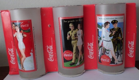 3303-2 € 9,00 coca cola glas set van 3 matte achtergrond ( 1x set zonder doos).jpeg